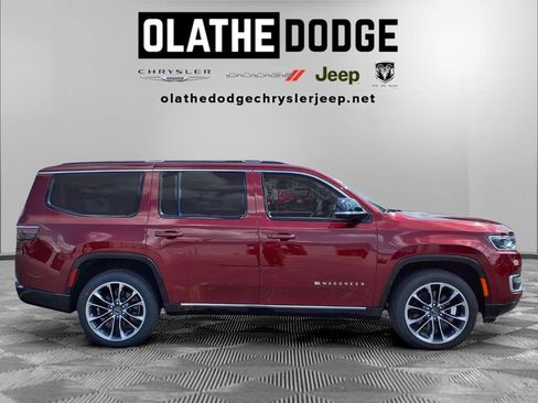 Certified 2024 Jeep Wagoneer Series III w/ Premium Group I AWD/4WD image 29