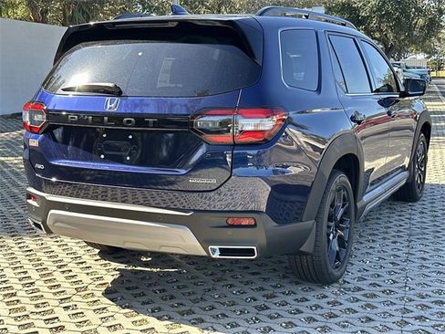New 2025 Honda Pilot Touring image 3