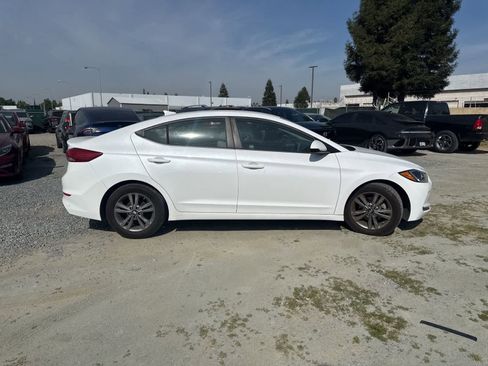 Used 2017 Hyundai Elantra SE image 4