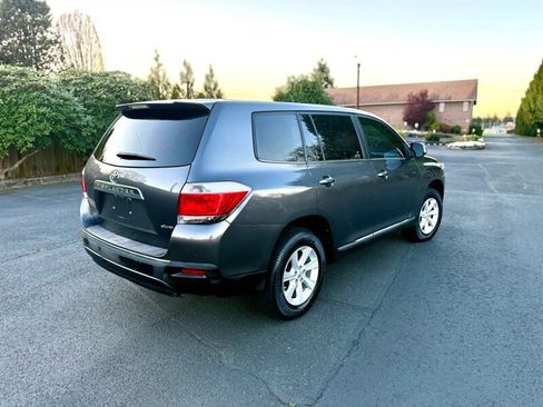 Used 2013 Toyota Highlander 4WD w/ Cold Weather Pkg image 7