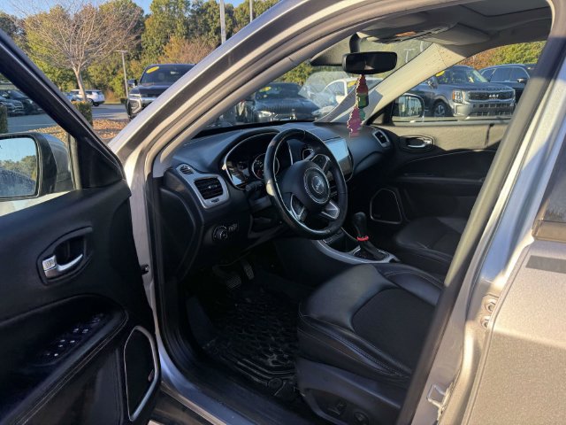 Used 2018 Jeep Compass Latitude w/ Popular Equipment Group FWD image 4