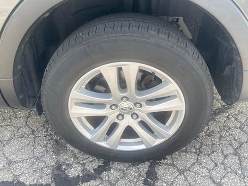 Used 2019 Ford Explorer XLT w/ Equipment Group 201A AWD/4WD image 7