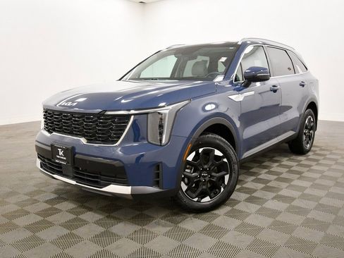 Certified 2025 Kia Sorento S w/ Panoramic Sunroof Package image 2