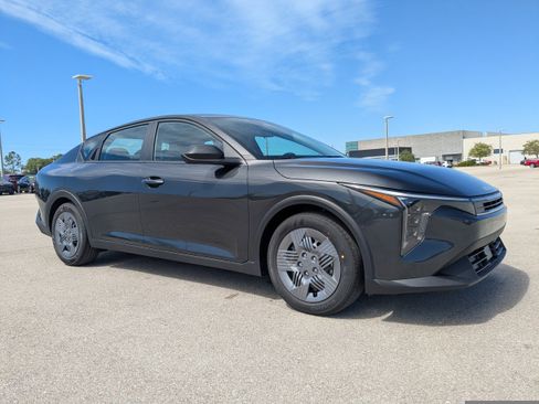 New 2026 Kia K4 LX FWD image 2