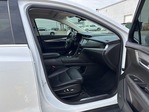 Used 2018 Cadillac XT5 Luxury w/ Driver Awareness Package image 23