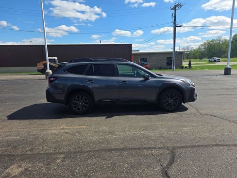 Used 2024 Subaru Outback Onyx Edition AWD/4WD image 2