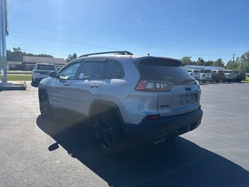 Used 2021 Jeep Cherokee Latitude Lux w/ Sun & Sound Group AWD/4WD image 3