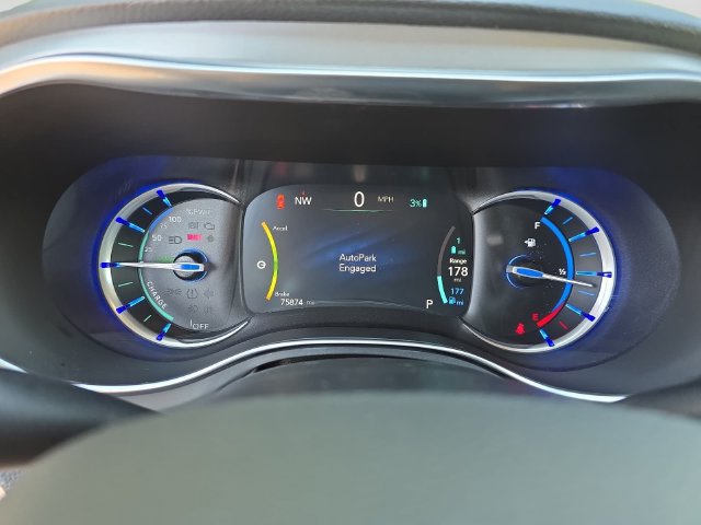 Used 2020 Chrysler Pacifica Limited w/ Advanced Safetytec Group FWD image 14