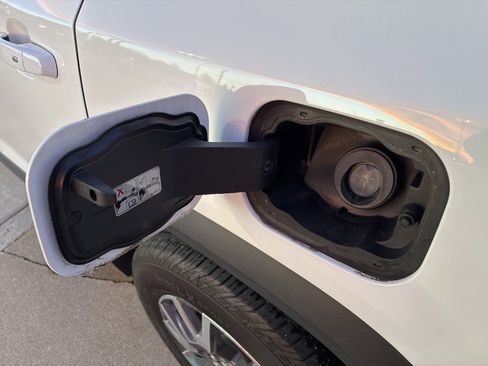 Used 2023 GMC Acadia SLE w/ Driver Convenience Package image 14