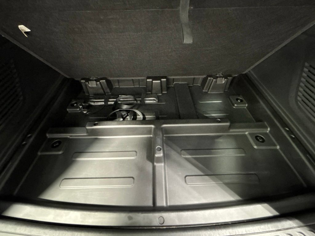 Used 2022 Chevrolet Suburban LT AWD/4WD image 55