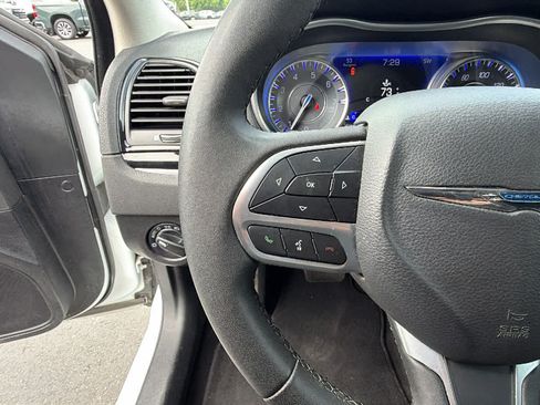 Used 2023 Chrysler 300 Touring RWD image 19