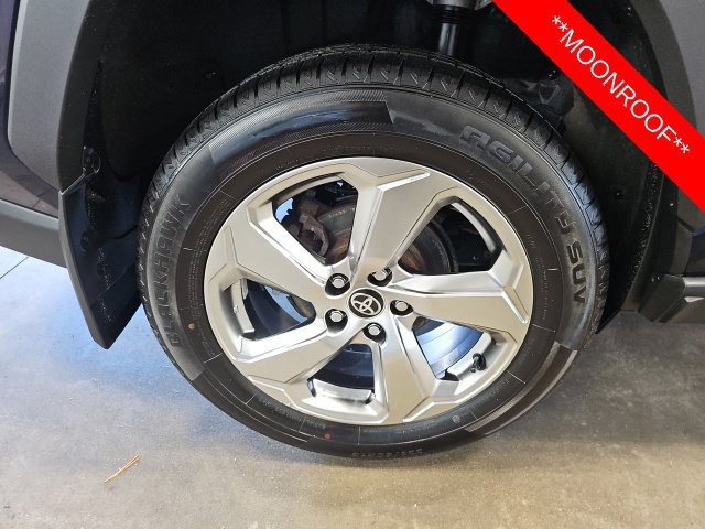 Used 2021 Toyota RAV4 XLE Premium AWD/4WD image 8
