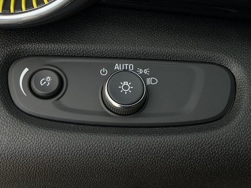 New 2026 Chevrolet Trax ACTIV w/ Sunroof Package FWD image 20