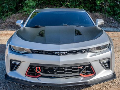 Used 2017 Chevrolet Camaro SS RWD image 8