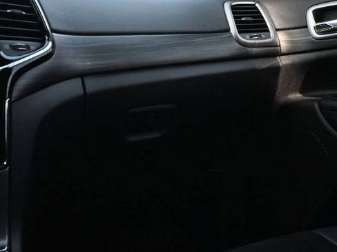 Used 2021 Jeep Grand Cherokee Laredo X RWD image 8