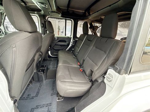 Used 2021 Jeep Wrangler Unlimited Sahara image 26