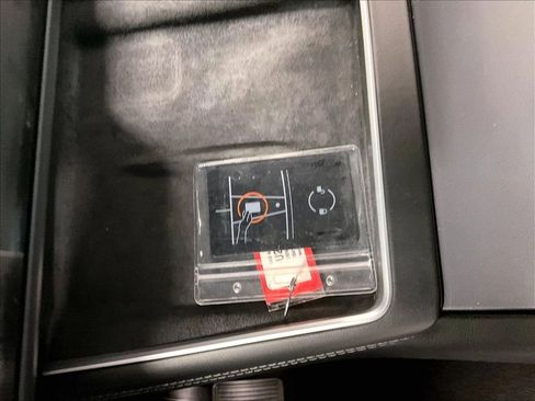 Used 2026 Tesla Model Y AWD image 31