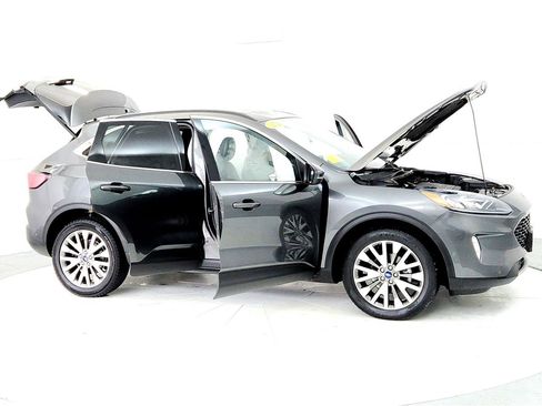 Used 2020 Ford Escape Titanium image 12