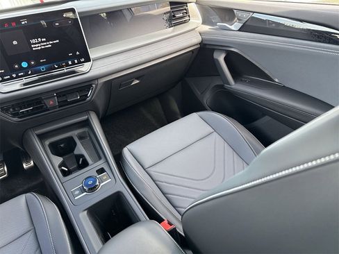 New 2026 Volkswagen Tiguan SE R-Line image 12