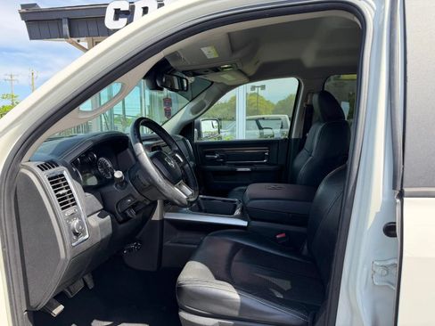 Used 2017 RAM 1500 Laramie w/ Convenience Group AWD/4WD image 9