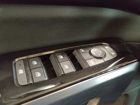 Used 2022 Nissan Pathfinder SL FWD image 27