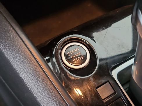 Used 2020 Nissan Kicks S image 22