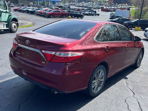 Used 2015 Toyota Camry SE image 5