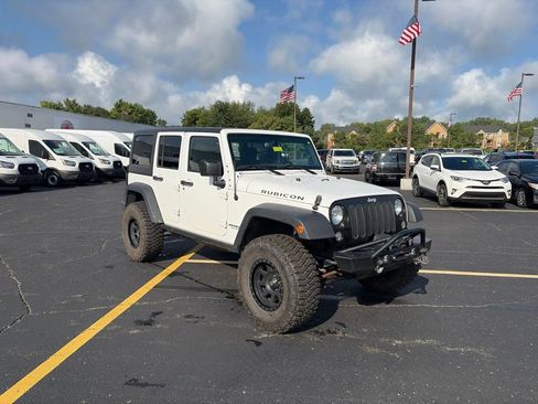 Used 2016 Jeep Wrangler Unlimited Rubicon w/ Connectivity Group AWD/4WD image 3