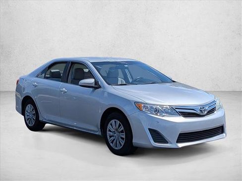 Used 2014 Toyota Camry LE FWD image 3