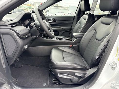 New 2026 Jeep Compass Latitude image 22