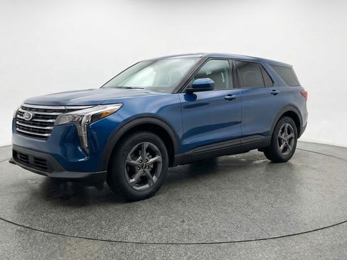 Used 2024 Ford Explorer Limited RWD image 3
