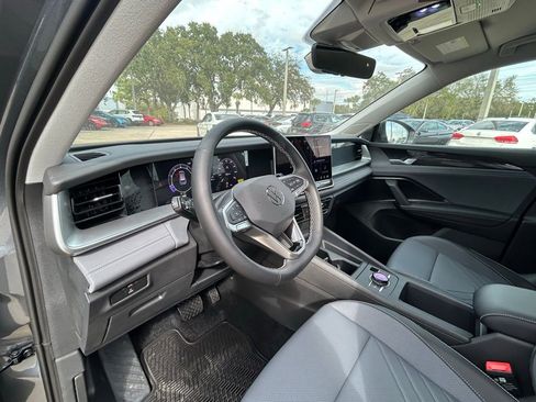 New 2026 Volkswagen Tiguan SE image 31