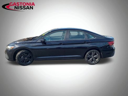 Used 2024 Volkswagen Jetta SE image 9