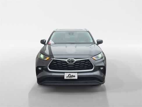Used 2022 Toyota Highlander XLE image 8