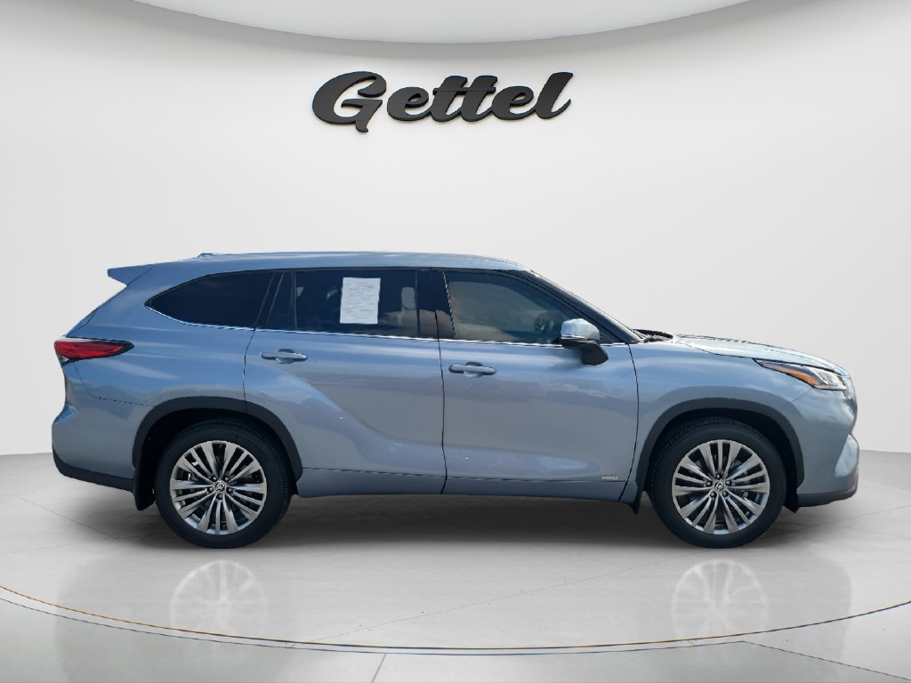 Certified 2022 Toyota Highlander Platinum AWD/4WD image 4