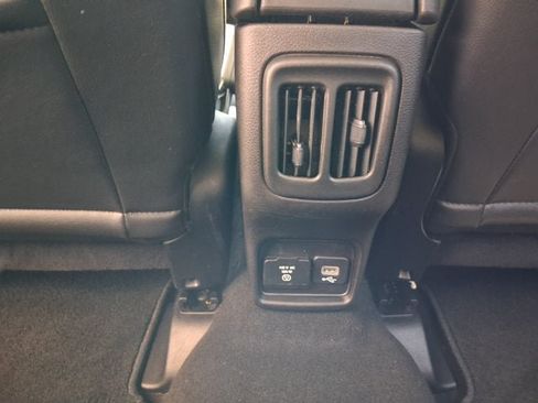 Used 2018 Jeep Compass Limited AWD/4WD image 19