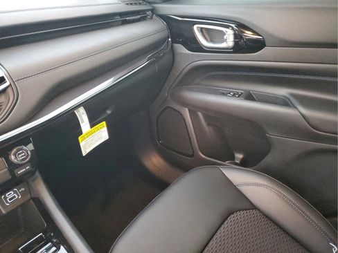 New 2026 Jeep Compass Latitude AWD/4WD image 18