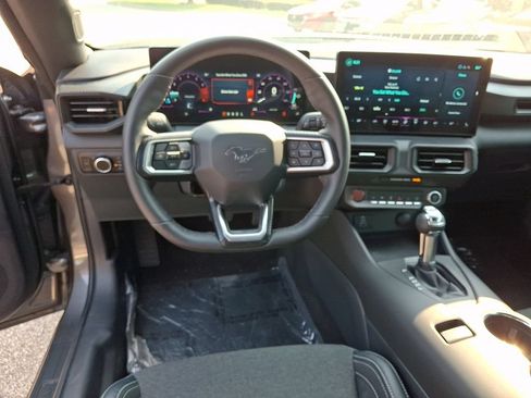 Used 2025 Ford Mustang Coupe RWD image 11