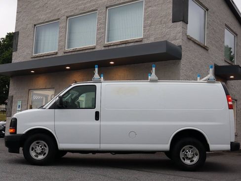Used 2017 Chevrolet Express 2500 RWD image 2