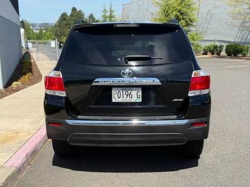 Used 2011 Toyota Highlander 4WD w/ Tech Pkg image 5
