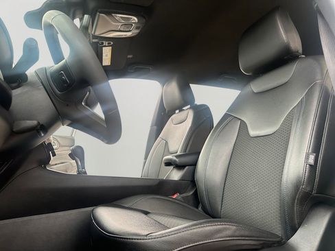 Used 2024 Jeep Compass Latitude image 20