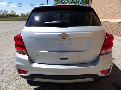 Used 2020 Chevrolet Trax LT w/ LT Convenience Package FWD image 8