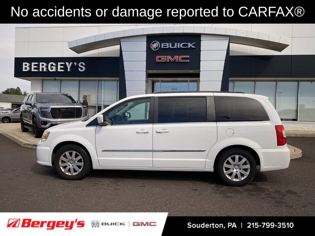 Used 2016 Chrysler Town & Country Touring FWD image 2