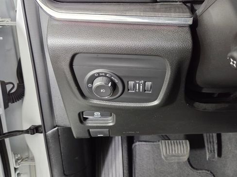 Used 2023 Jeep Grand Cherokee L Overland image 20