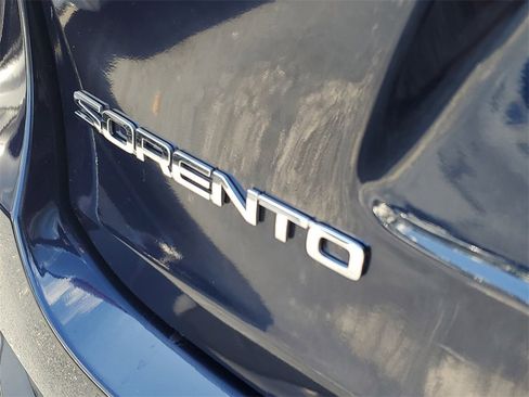 Used 2019 Kia Sorento S image 9