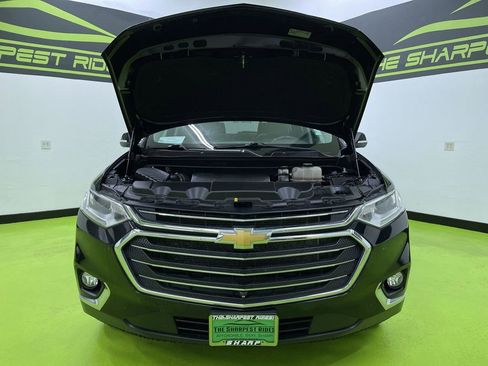 Used 2021 Chevrolet Traverse LT w/ LT Premium Package image 4