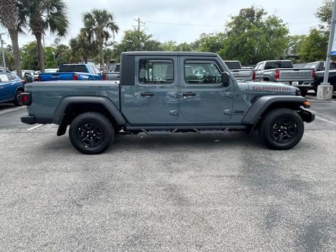 Used 2024 Jeep Gladiator Sport AWD/4WD image 8
