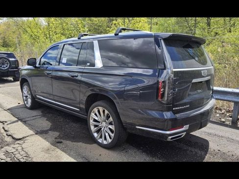 Certified 2026 Cadillac Escalade ESV Platinum Luxury w/ LPO, Radiant Package AWD/4WD image 2