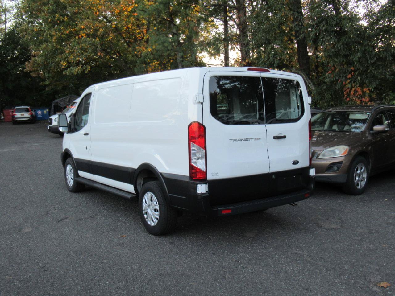 Used 2019 Ford Transit 250 130 Low Roof w/ Exterior Upgrade Package RWD image 4