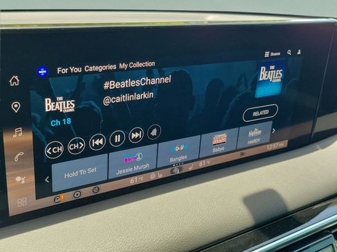 New 2025 Nissan Armada SL w/ Captain's Chari Seat Package image 32